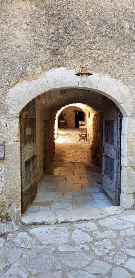 Mas De Coulet Bed and Breakfast Brissac Esterno foto