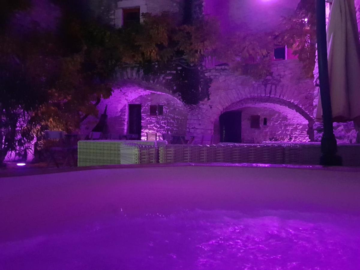 Mas De Coulet Bed and Breakfast Brissac Esterno foto